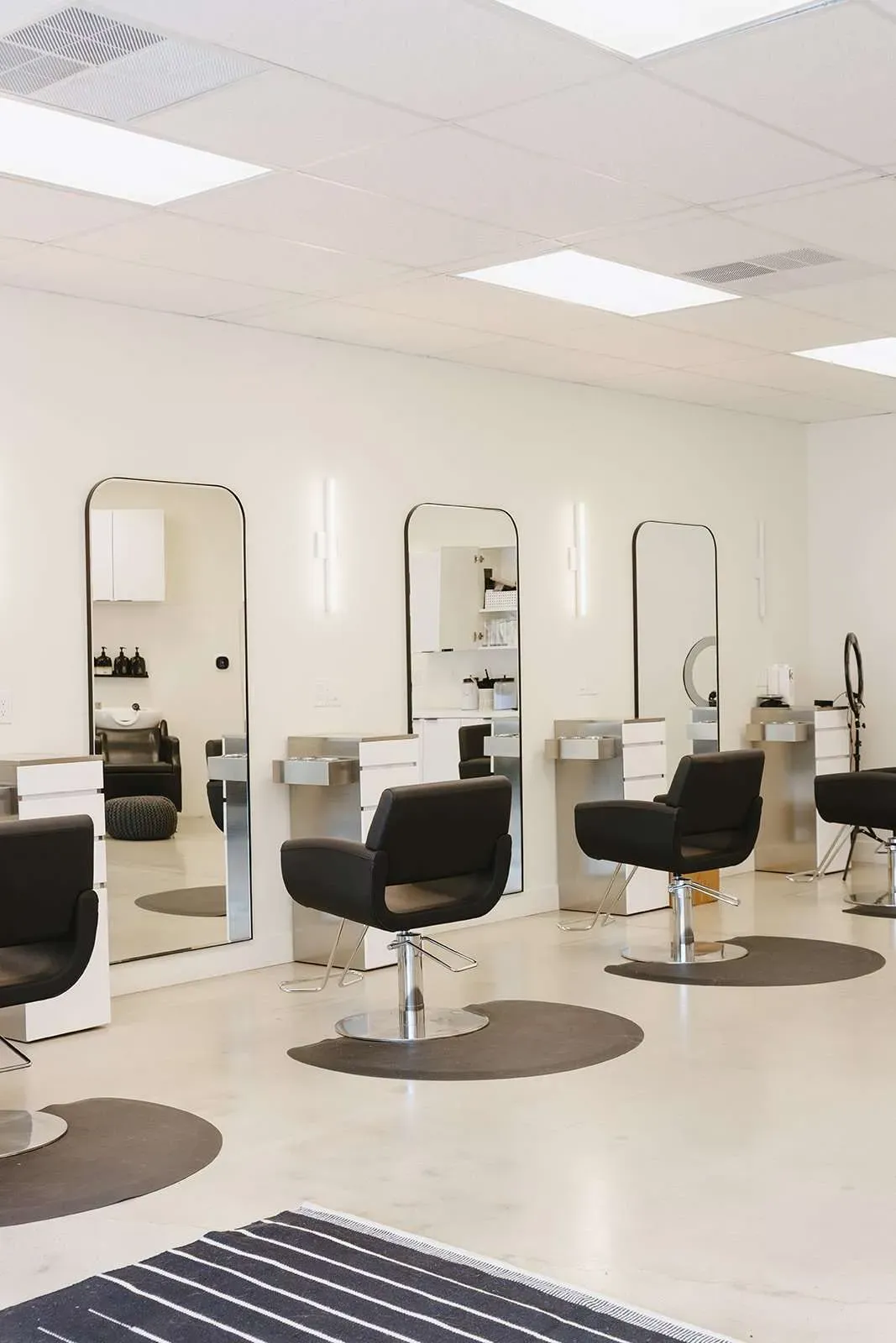 Styling stations and mirrors inside the Skandia Kollektiv salon